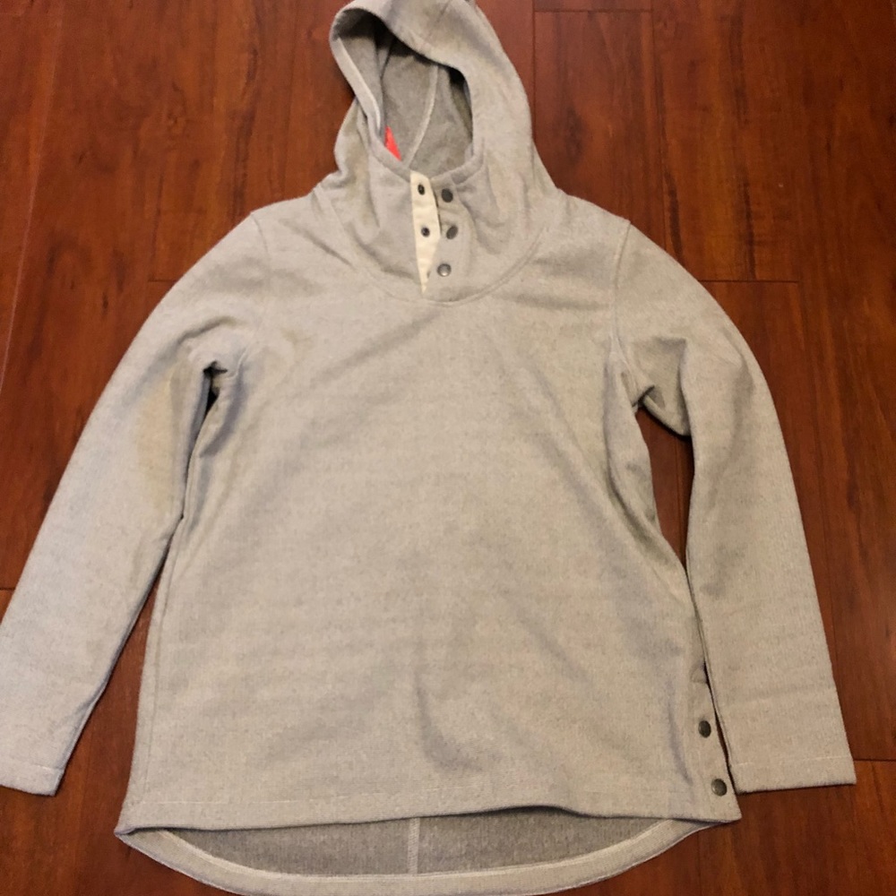 Women’s north face sweater